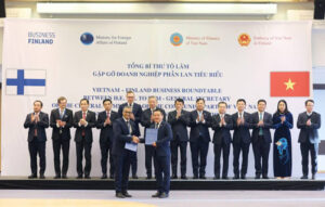 Ông-Huỳnh-Quang-Liêm---Tổng-Giám-đốc-VNPT-và--ông-TL-Viswanathan,-Thành-viên-Ban-lãnh-đạo,-Giám-đốc-sản-phẩm-Tập-đoàn-F-Secure-trao-Biên-bản-ghi-nhớ-dưới-sự-chứng-kiến-của-Tổng-Bí-thư-Tô-Lâm_